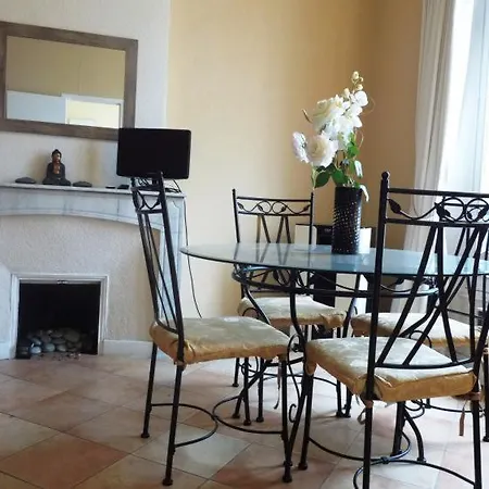 Sleeps 6 Wifi Apartment Cannes