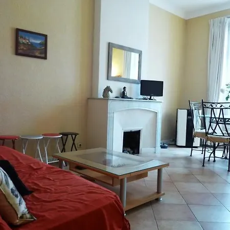 Sleeps 6 Wifi Apartment Cannes