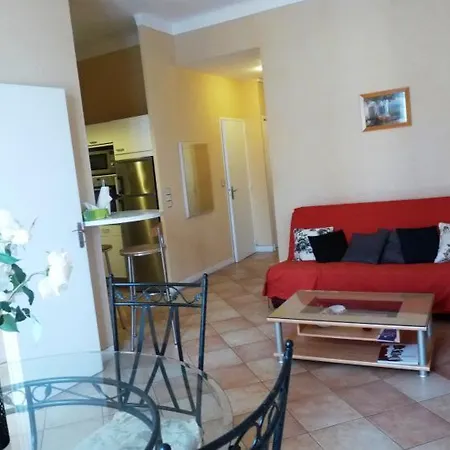 Apartment Sleeps 6 Wifi Cannes