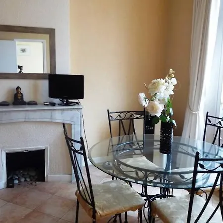 Sleeps 6 Wifi Apartment Cannes
